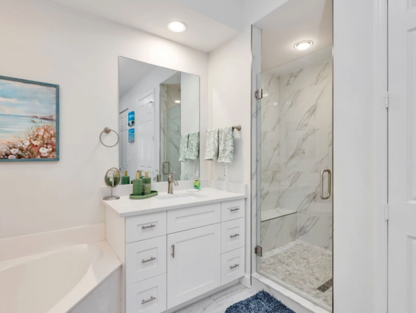 Spacious 3-Bedroom Condo in Naples - Renovated Resort-Style Amenities